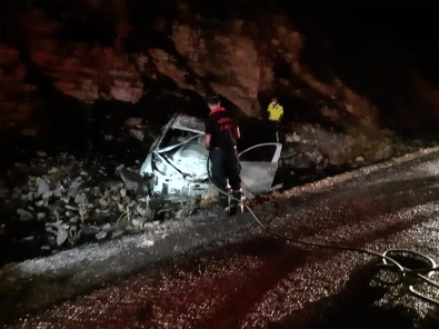 Kaza Sonrası Yanan Otomobil Küle Döndü