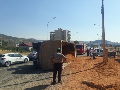 Mucur Yüklü Kamyon Yayaların Üzerine Devrildi Açıklaması 1 Ölü