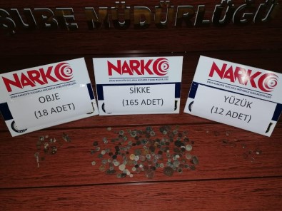 Sivas'ta Polis Ekipleri 165 Sikke Ve 12 Yüzük Ele Geçirdi