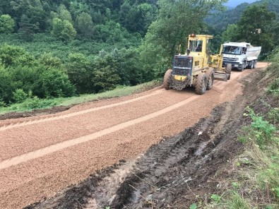 Yığılca'da Köy Yolları Genişletiliyor