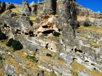 Binlerce Yıllık Geçmişi Bulunan Hasuni Mağaraları Turizme Kazandırılmayı Bekliyor Haberi