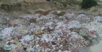 ÇEVRE KIRLILIĞI - İzmir'in Gaziemir ve Bornova ilçelerinde vatandaşlardan belediyelere 'moloz kirliliği' tepkisi