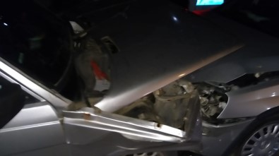 Kırıkkale'de 2 Otomobil Kafa Kafaya Çarpıştı Açıklaması 2 Yaralı