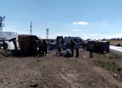 Kırşehir'de Traktörle Tır Çarpıştı 2 Yaralı