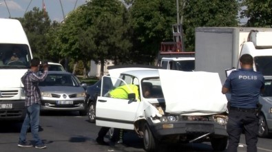 Otomobil Minibüse Arkadan Çarptı Açıklaması 5 Yaralı
