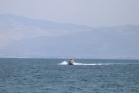 Van Gölü'nde Batan Tekneyi Arama Çalışmaları Bugün De Sonuç Vermedi Haberi