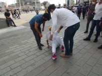 (ÖZEL) Taksim'de 2 Erkek Şahıs, Bir Kadını Tekme Tokat Darp Etti