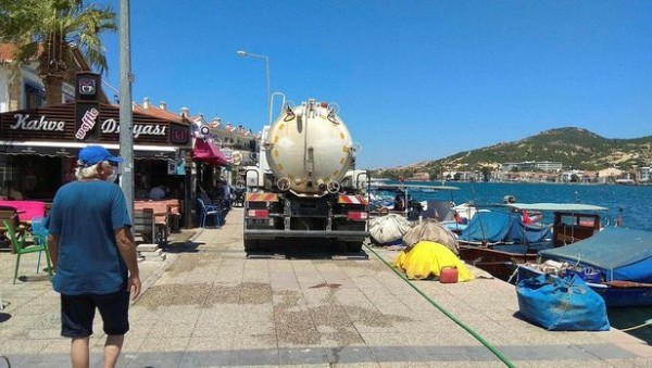 Foça'daki su sorunu vatandaşı canından bezdirdi