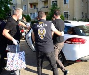 Sahte Kimlik İle Telefon Kartlarını Kopyalayan Çete Çökertildi