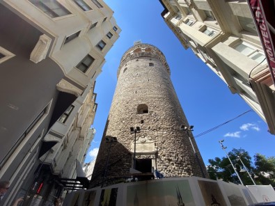 Ebabil Kuşları İçin Galata Kulesi'nin Etrafındaki İskeleler Söküldü