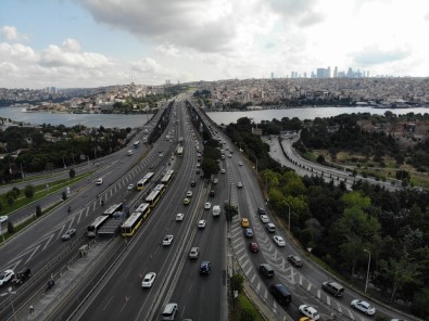 Haliç'te Trafik Yoğunluğu Sürüyor