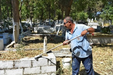 İncirliova'da Mezarlıklar Bayrama Hazırlanıyor
