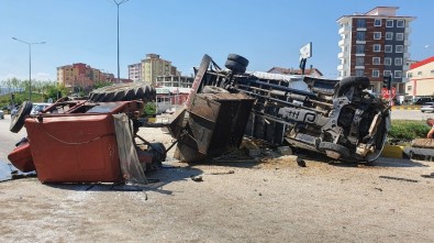 Kastamonu'da Kamyon İle Traktör Çarpışarak Devrildi Açıklaması 2 Yaralı
