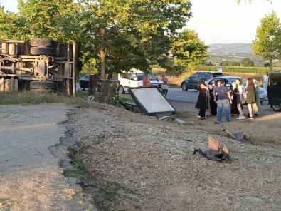 Kocaeli'de Kamyon Ve Otomobil Çarpıştı Açıklaması Ölü Ve Yaralılar Var