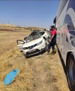 Mardin'de Otobüs İle Otomobil Çarpıştı Açıklaması 8 Yaralı