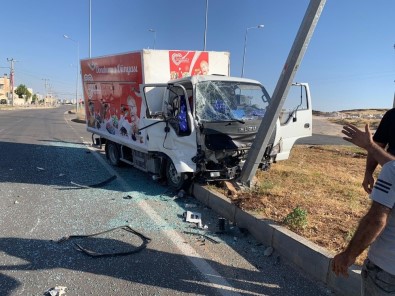 Mardin'de Traktörle Kamyonet Çarpıştı Açıklaması 3 Yaralı