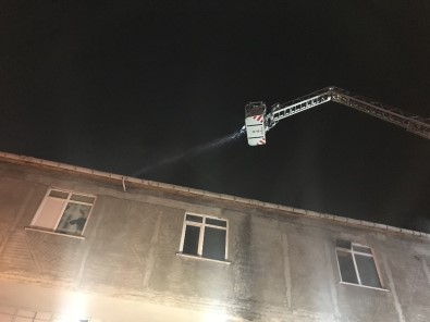 Ümraniye'de Mobilya Atölyesinin Cila Hanesinde Korkutan Yangın