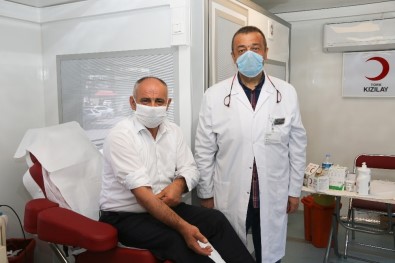 Bakan Öztürk'ten Kan Bağışı Kampanyasına Destek