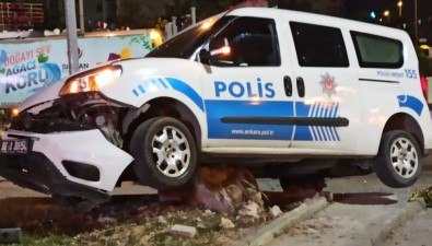 Başkent'te Polis Aracı Kaza Yaptı Açıklaması 1 Yaralı
