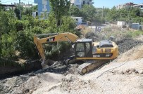 Gaziemir'de Dereye Akan Kanalizasyon Sorunu Çözülüyor Haberi