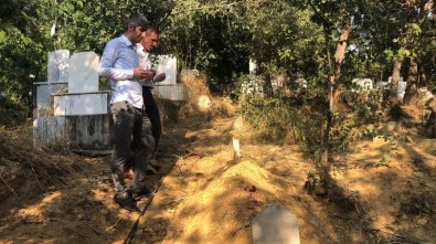 Vahşice Öldürülen Pınar Gültekin'in Mezarına Bayram Şekeri Bırakıldı