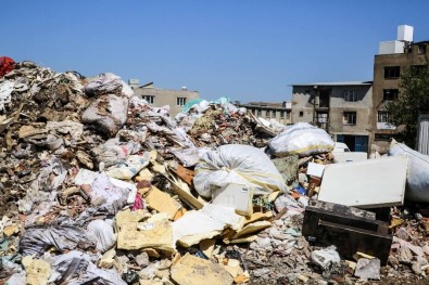 Buca'da 5 Bin 400 Tonluk Kaçak Moloz Operasyonu