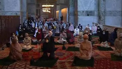 Kadınlar Ayasofya Camii’ne akın etti!