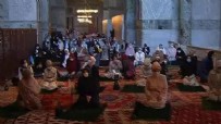 CUMA NAMAZI - Kadınlar Ayasofya Camii’ne akın etti!