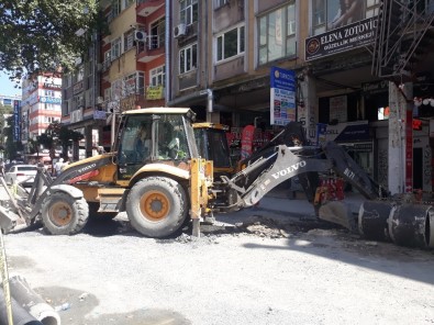 Bakırköy'de Bir İşçinin Üzerine Kepçe Düştü
