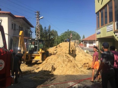 Saman Yüklü Kamyon Yandı