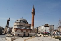 Sivas'ta 475 Kişiye Bir Cami Düşüyor