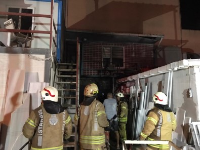Ataşehir'de İşçilerin Kaldığı Konteynerde Korkutan Yangın
