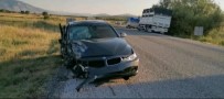 Otomobillerin Hurdaya Döndüğü Kazada 2 Kişi Yaralandı Haberi