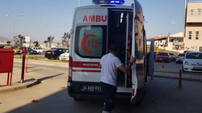 Erzincan'da Otomobil Şarampole Devrildi Açıklaması 4 Yaralı