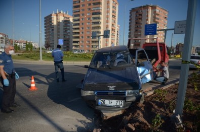 Eskişehir'de Minibüs İle Otomobil Çarpıştı Açıklaması 1 Ölü