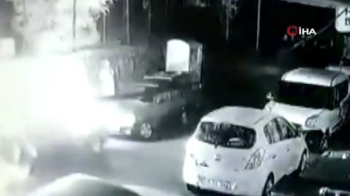 Gaziosmanpaşa'da Otomobilleri Kundaklayan Şüpheli Kamerada