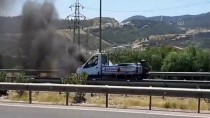 İzmir'de Hareket Halindeki Otomobil Yandı Haberi