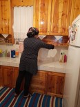 Niksar Belediyesi Yaşlıların Evinde Bayram Temizliği Yapıyor Haberi