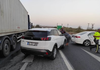 Tarsus'ta Zincirleme Trafik Kazası Açıklaması 5 Yaralı