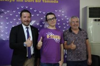 Yüzde 60 Görme Engelli Halid YKS'de Türkiye Birincisi Oldu