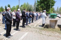 Vali Çelik, Aslanapa'da Yasin Özer'in Cenaze Namazına Katıldı Haberi