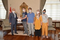 Vali Karadeniz, LGS'de 500 Puan Alan Öğrencileri Ağırladı