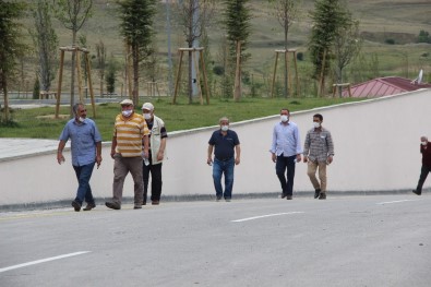 Yaklaşan Kurban Bayramı Öncesi Alıcılar Avrupa'nın En Büyük Hayvan Pazarına Akın Etti, Pazarda Yer Kalmadı