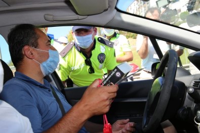 Denetim Noktasında Durdurulan Sürücüler Ceza Beklerken Pişmaniye Yedi