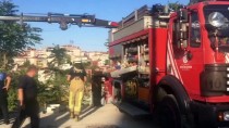 Üsküdar'da, Yamaçtan Düşen Kurbanlık Tosun Vinç Yardımıyla Kurtarıldı