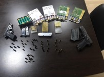 Yatak Odasından Çok Sayıda Ruhsatsız Tabanca Ve Mermi Çıktı