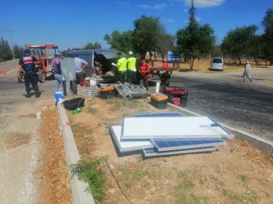 Denizli'de Hafif Ticari Araç İle Traktör Çarpıştı Açıklaması 5 Yaralı