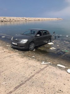 Samandağ'da Otomobil Limana Düştü
