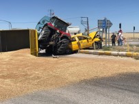 3 Kişinin Yaralandığı Kazada, Römorktan Dökülen 10 Ton Buğday Karayolunu Trafiğe Kapattı Haberi