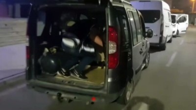 Adana'da Aracın Yakıt Deposuna Gizlenmiş 221 Kaçak Cep Telefonu Ele Geçirildi